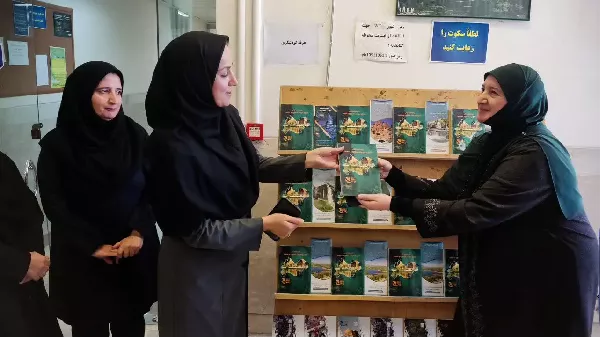 هفته گردشگری در کتابخانه